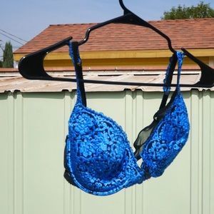 Frederick’s Embroidered Bra 🛶 SOLD